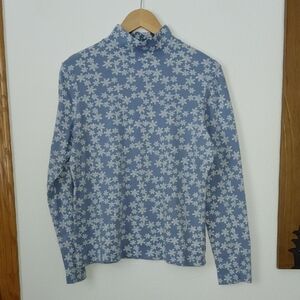 Croft & Barrow Blue and White Snowflake Print Mockneck Top size Large